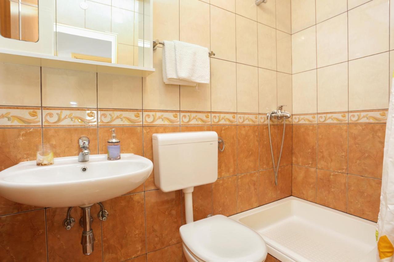 Apartments By The Sea Brela, Makarska - 6688 Luaran gambar