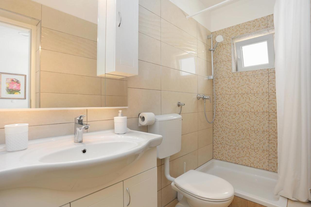 Apartments By The Sea Brela, Makarska - 6688 Luaran gambar