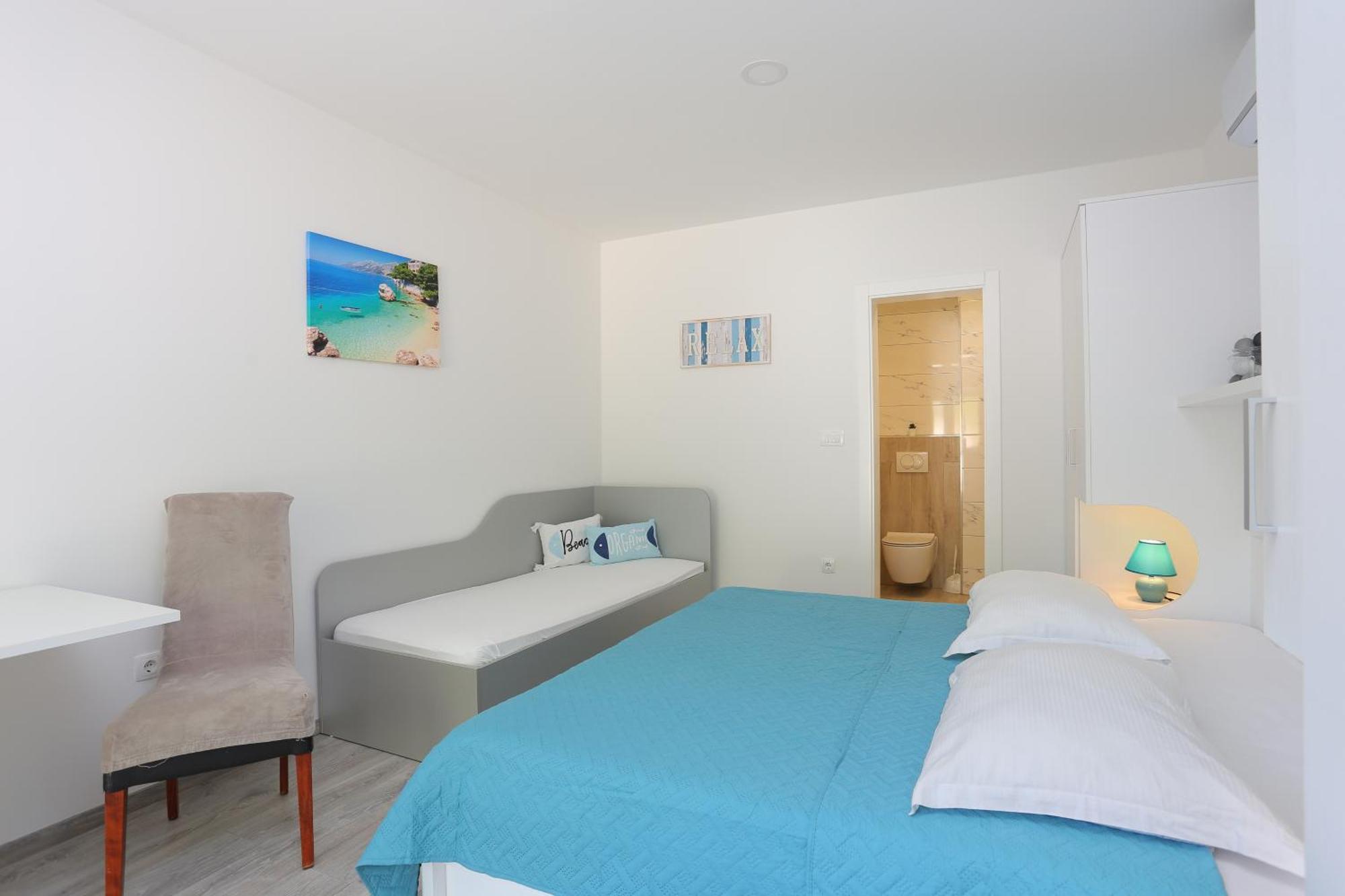 Apartments By The Sea Brela, Makarska - 6688 Bilik gambar