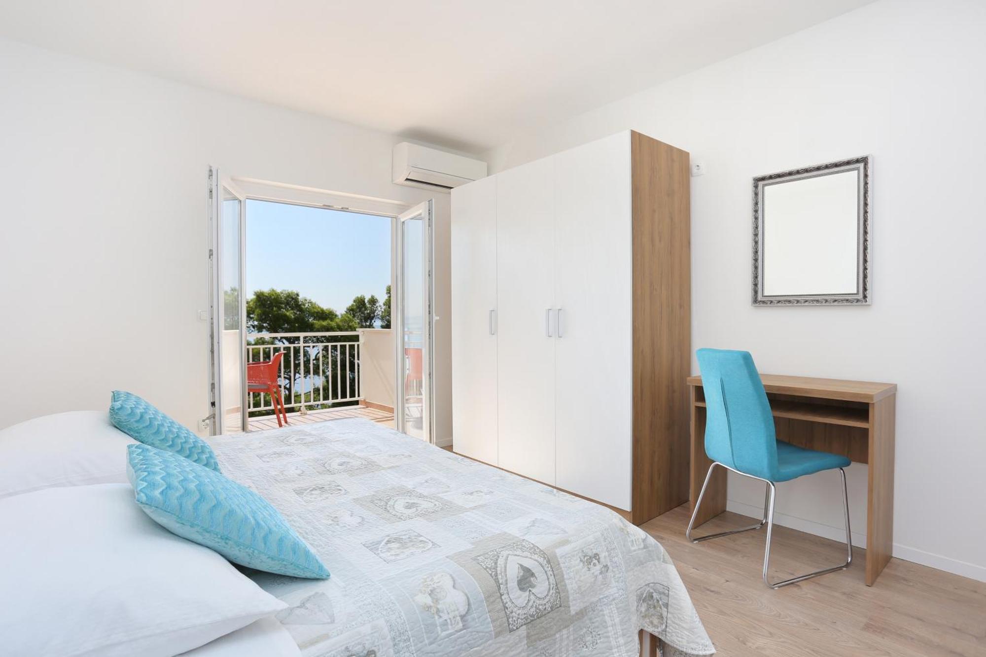 Apartments By The Sea Brela, Makarska - 6688 Bilik gambar