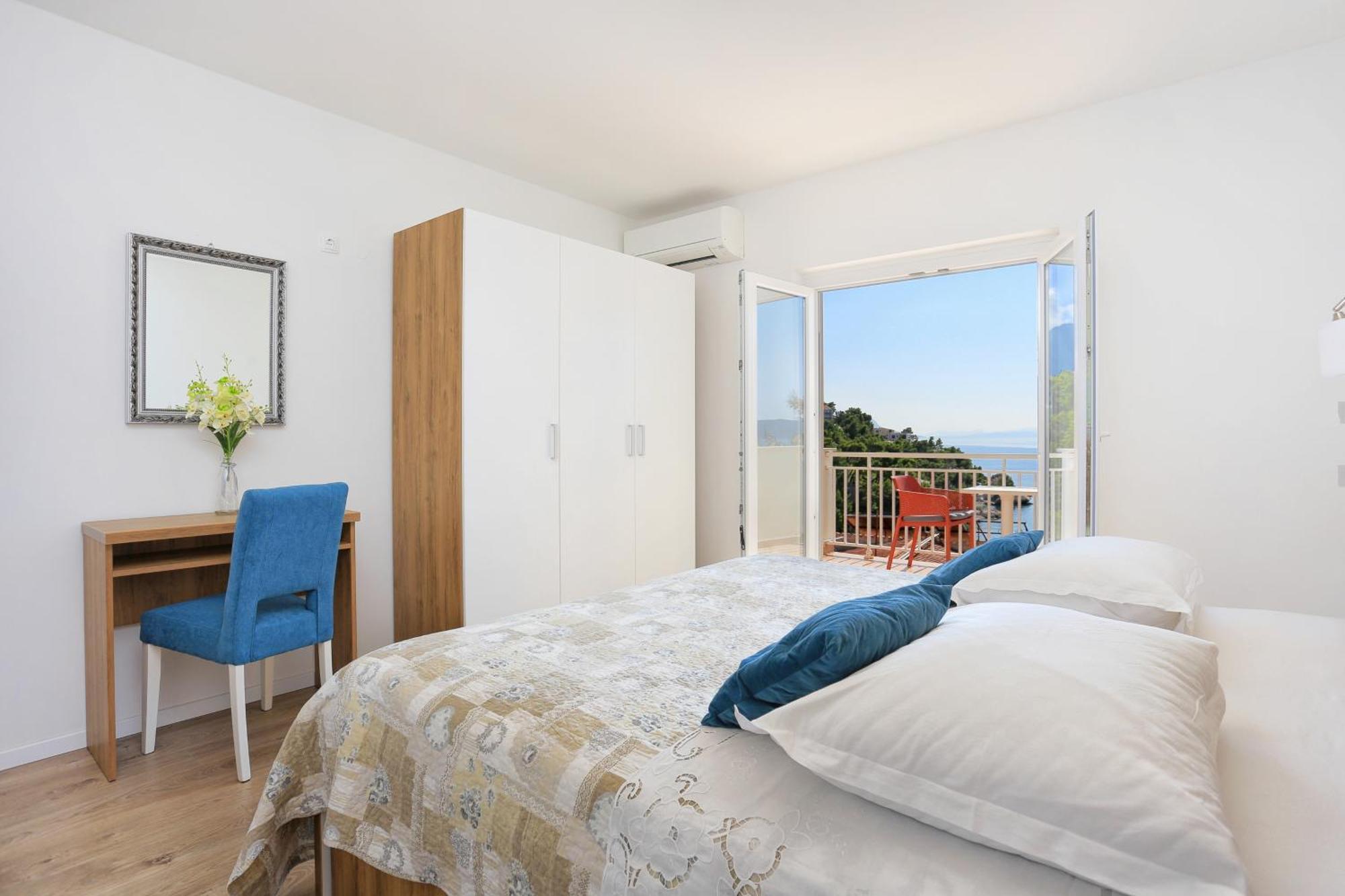 Apartments By The Sea Brela, Makarska - 6688 Bilik gambar