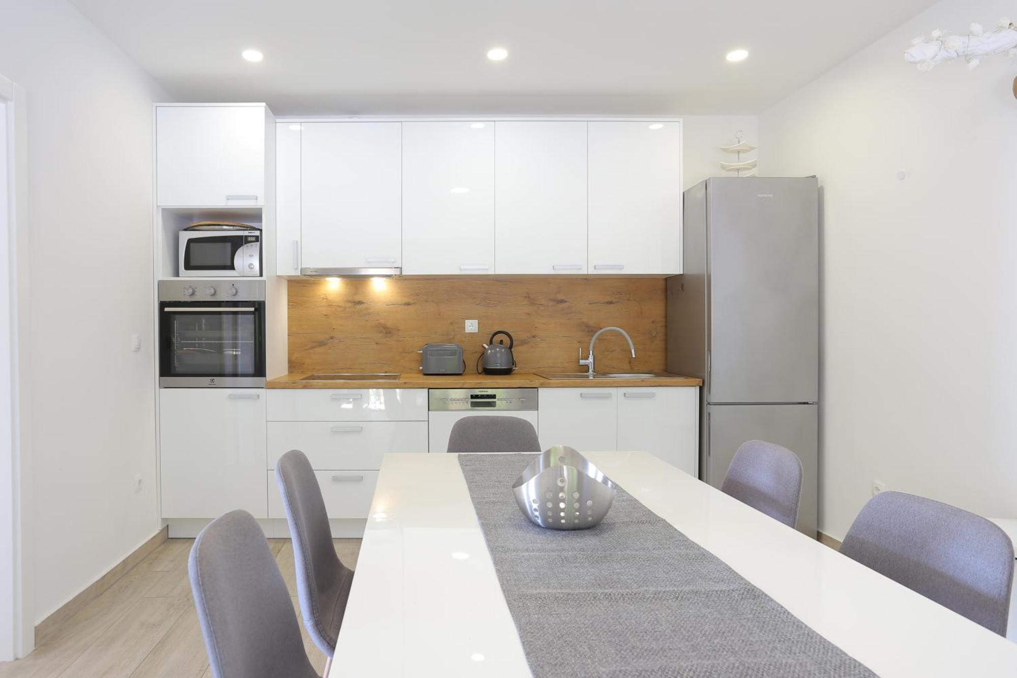 Apartments By The Sea Brela, Makarska - 6688 Bilik gambar