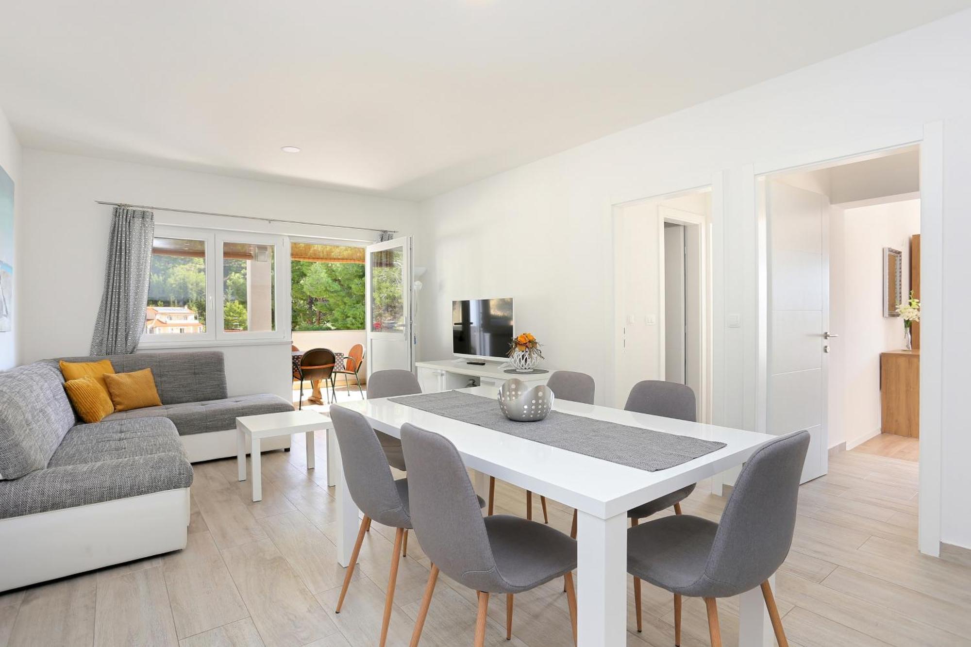 Apartments By The Sea Brela, Makarska - 6688 Bilik gambar
