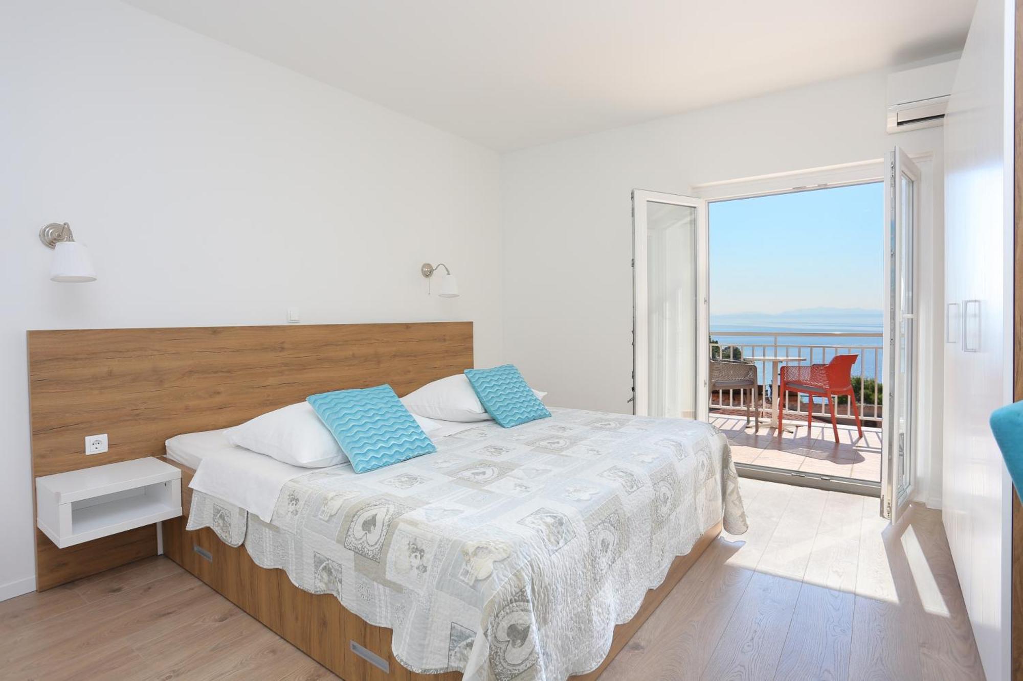 Apartments By The Sea Brela, Makarska - 6688 Bilik gambar