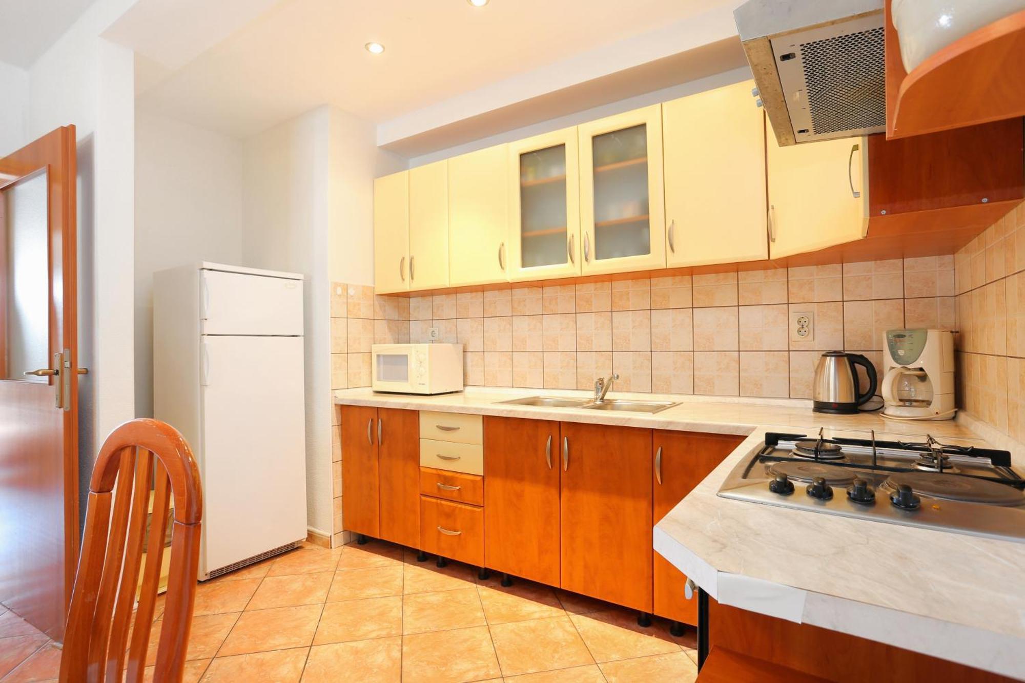 Apartments By The Sea Brela, Makarska - 6688 Bilik gambar